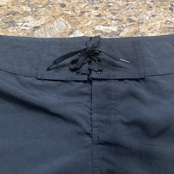 Island Escape board shorts - Picture 3 of 9